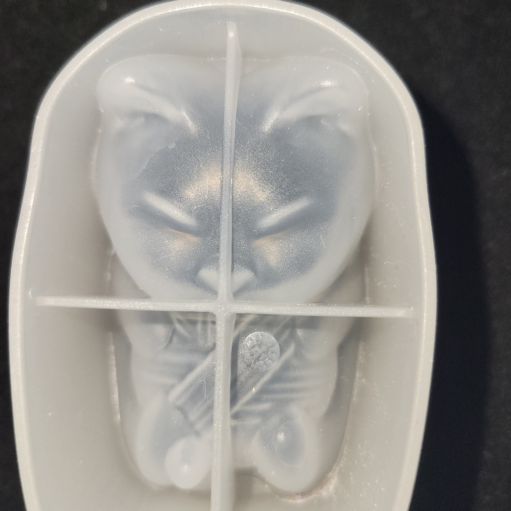 Tevolo: Kitten with Yarn Ice Molds